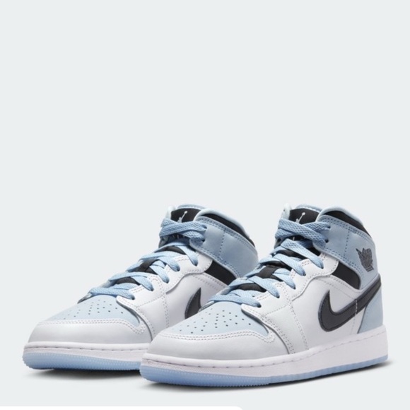 Nike Air Jordan Retro 1 MID SE Sneakers UNC Ice Blue Size 3Y Streetwear Sporty - Picture 1 of 15